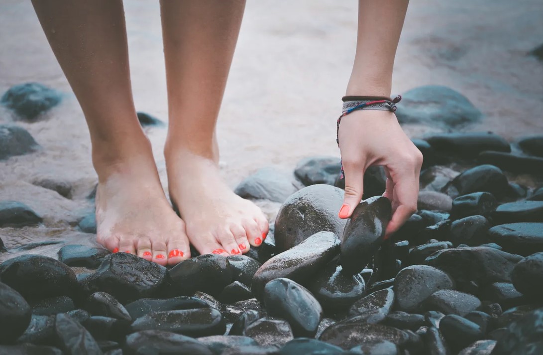 Foot Finder: The Best Side Hustle for Making Money in 2024